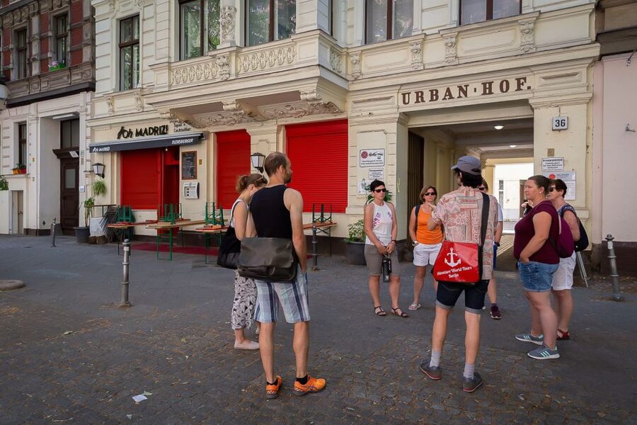 Berlin: Kreuzberg Guided Walking Evening Tour - Starting at Kotti and Zentrum Kreuzberg