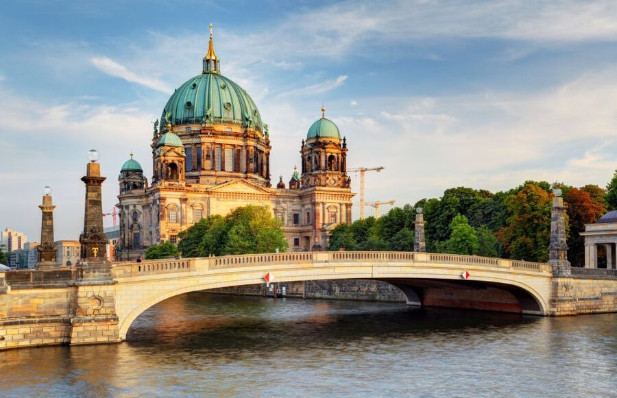Berlin: Sightseeing Walking Tour of the Top 20 Attractions - Why this route works for a first look at Berlin