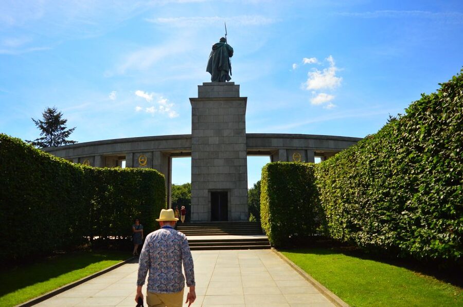 Berlin: Third Reich, Hitler, and WWII Walking Tour - The Holocaust Memorial and the meaning of remembrance
