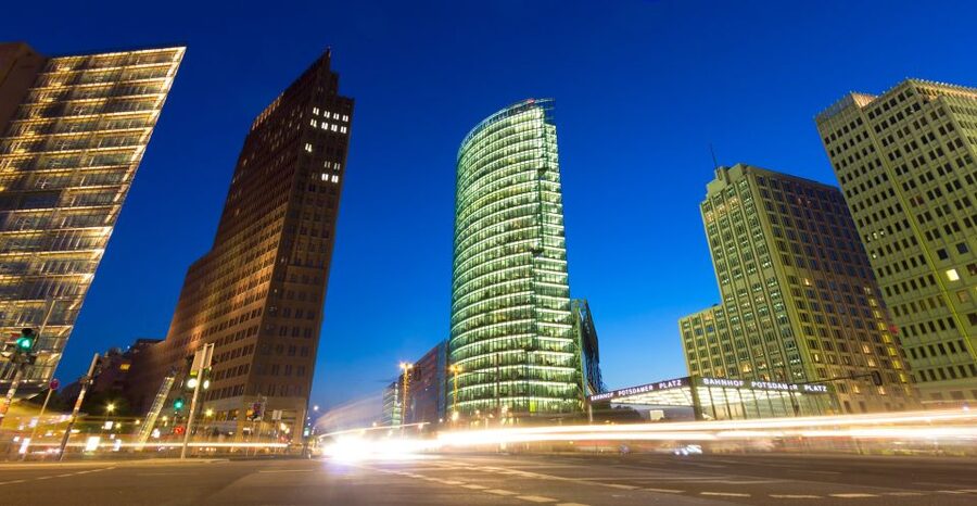 Berlin: Walking Tour of the Top 10 Sightseeing Attractions - Starting at the Paul-Löbe-Haus and the Chancellery