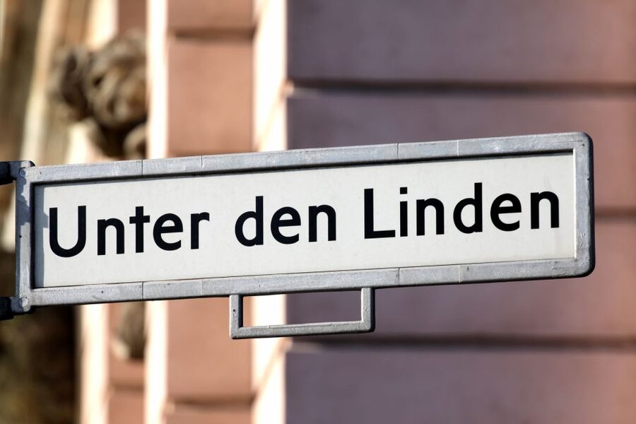 Berlin: Walking Tour of the Top 10 Sightseeing Attractions - Pace, guide style, and what you really get