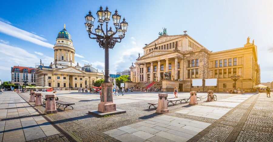 Berlin: Walking Tour of the Top 10 Sightseeing Attractions - The Reichstag and Brandenburg Gate