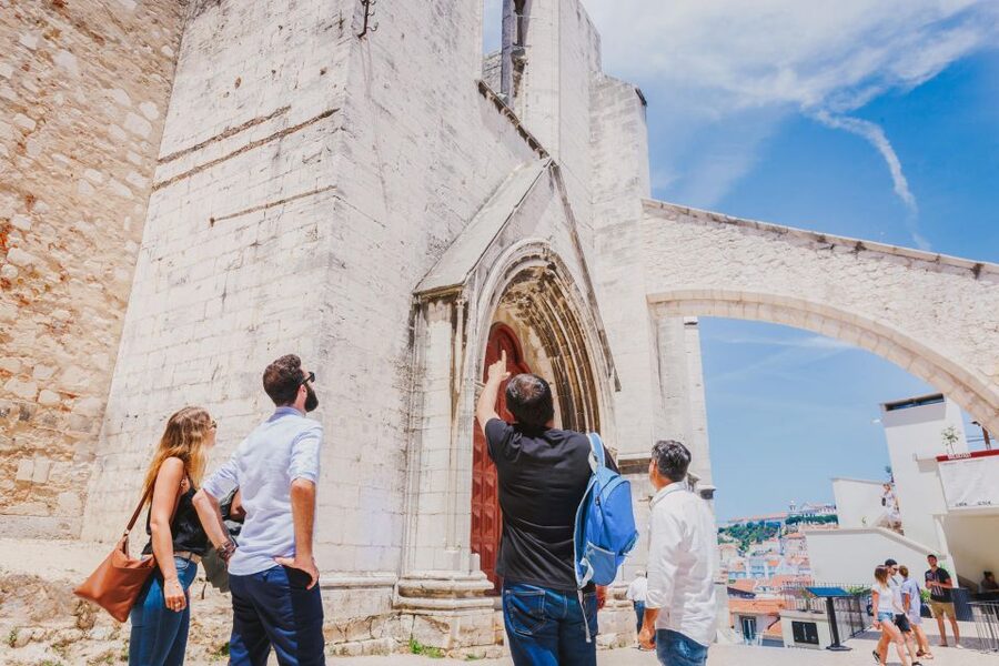 Best of Lisbon Walking Tour: Rossio, Chiado & Alfama - Restauradores and the story behind independence