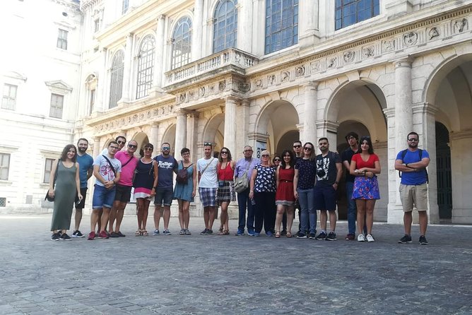 Best of Rome Walking Tour including Trevi Fountain - What the guides add to the experience