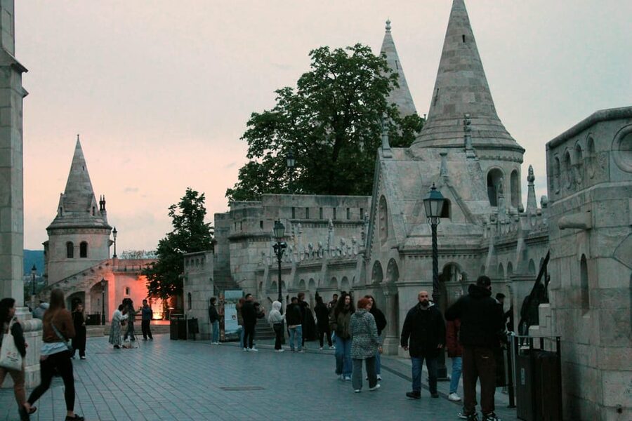 BloodThirsty Hungary: Walking tour & Dark Historical Stories - Hadik, the fountain, and the walk between stories