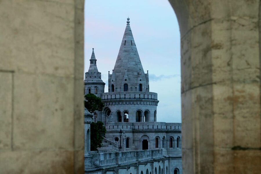 BloodThirsty Hungary: Walking tour & Dark Historical Stories - Sándor Palace, the Funicular, and Buda Castle