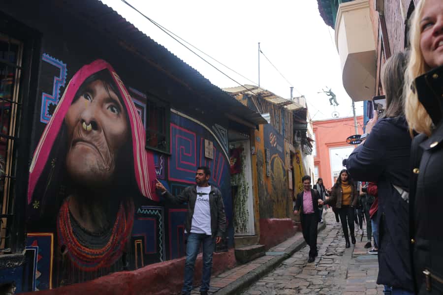 Bogotá: Guided La Candelaria Walking Tour - Who should book this walk?