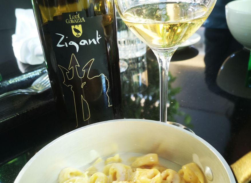 Bologna: City Center Guided Wine Walking Tour - The first glasses: local wines with context