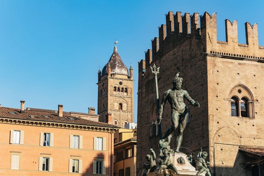 Bologna: City Center Walking Tour - Piazza Maggiore and the great Basilica of San Petronio