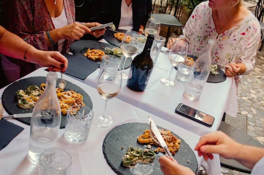 Bologna: Dinner, Wine & Tastings Walking Tour - Starting at Neptune’s Fountain