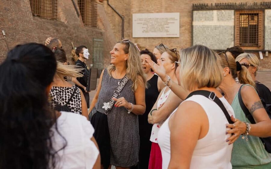Bologna: Dinner, Wine & Tastings Walking Tour - Santo Stefano and the quieter side of the center