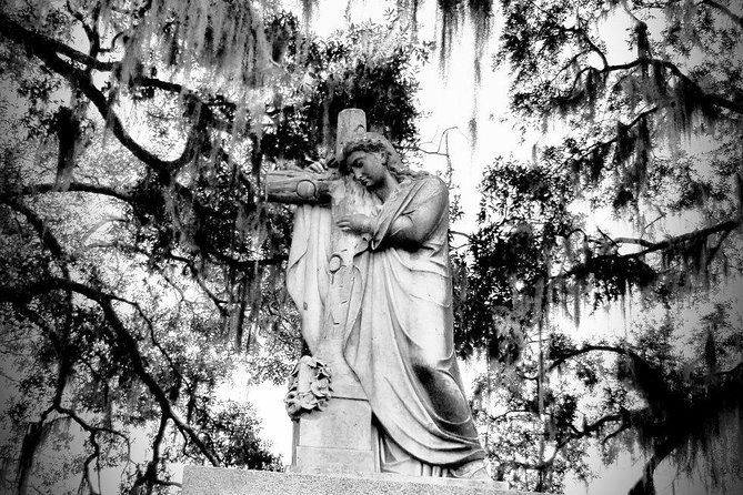 Bonaventure Cemetery Walking Tour with Transportation - A Respectful Alternative to a Ghost Walk