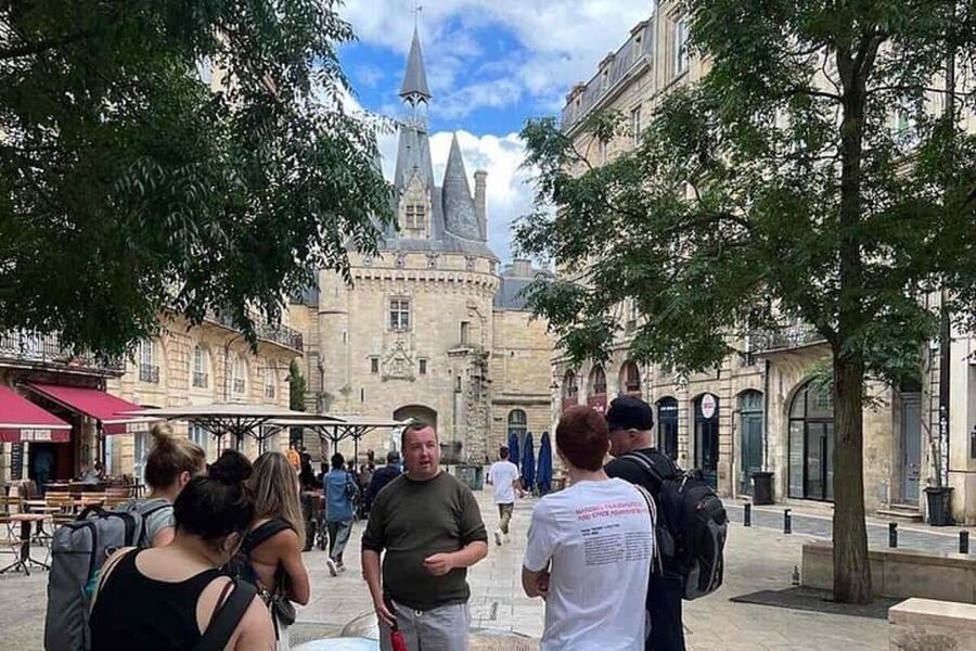 Bordeaux: City Highlights Guided Walking Tour - Key points at a glance