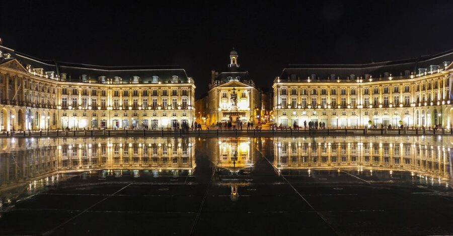 Bordeaux: Private Walking Tour with a Local - Meeting your guide in central Bordeaux