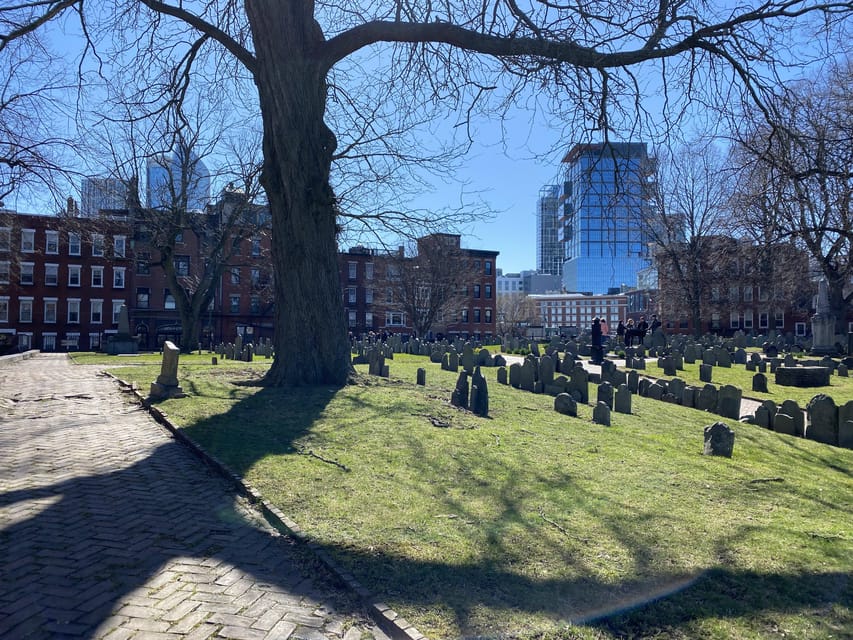Boston: Freedom Trail Guided Walking Tour in French - Faneuil Hall, Quincy Market area, and public debate