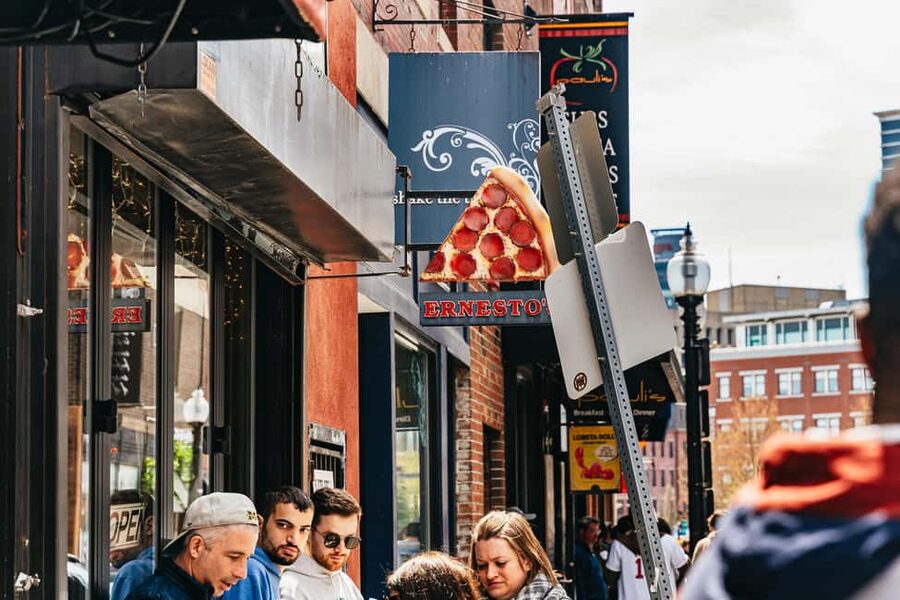 Boston: North End Pizza Walking Tour with 3 Slices & Cannoli - The second pizza: a change of style