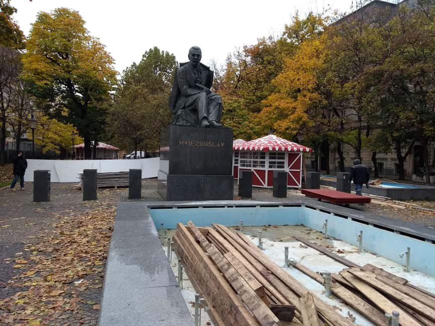 Bratislava: Old Town and Castle Walking Tour - Hviezdoslav Square and the National Theatre