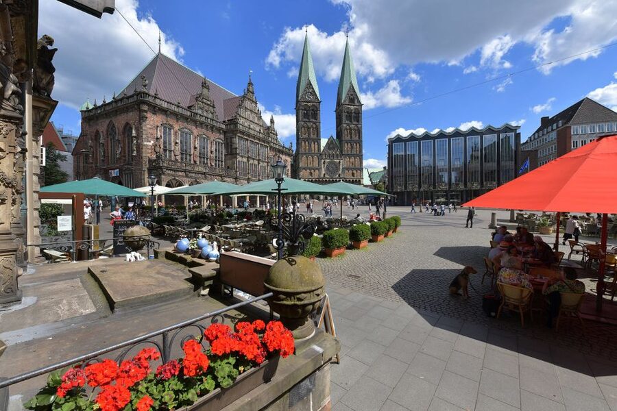Bremen: City Center Guided Walking Tour - Starting beside Bremen’s Glockenspiel House