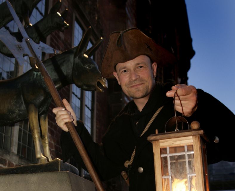 Bremen: Walking Tour in German with Night Guard - Market Square and Bremen’s public face