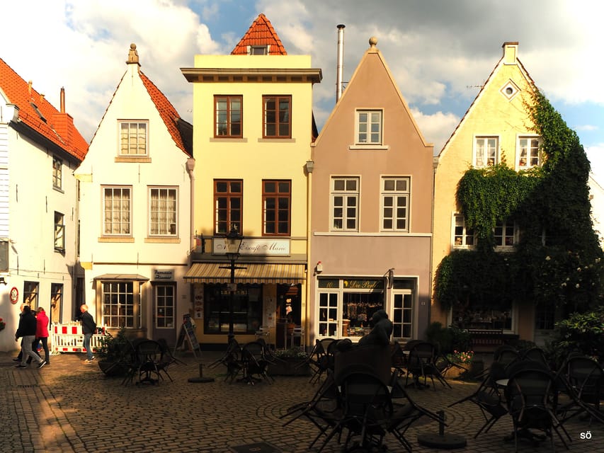 Bremen: Walking Tour of Historic Schnoor District - The guide makes the difference