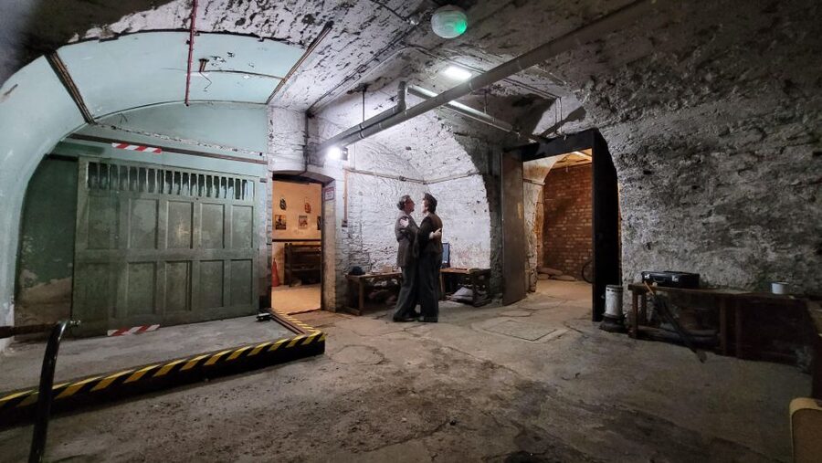 Bristol: Air Raid Shelter & St. Nicholas Market Walking Tour - Going below Bristol’s streets