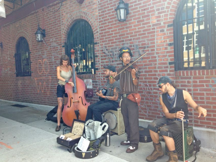 Brooklyn: 2-Hour Best of Brooklyn Walking Tour -Williamsburg - Starting at Black Star Bakery on North 7th Street