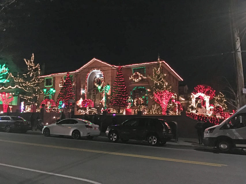 Brooklyn: Dyker Heights Christmas Walking Tour - Practical ways to enjoy the evening
