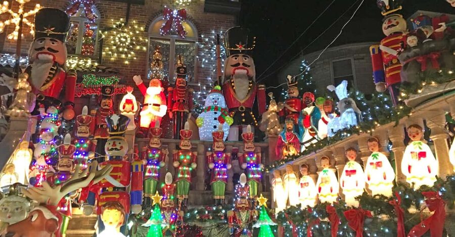 Brooklyn: Dyker Heights Christmas Walking Tour - The main event: Dyker Heights Christmas Lights