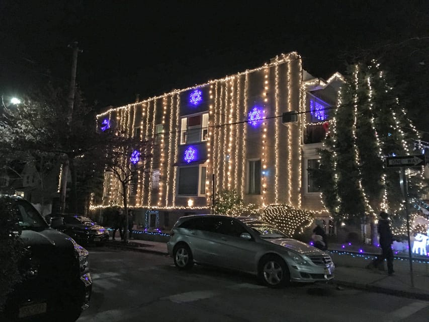 Brooklyn: Dyker Heights Christmas Walking Tour - Who should book this tour