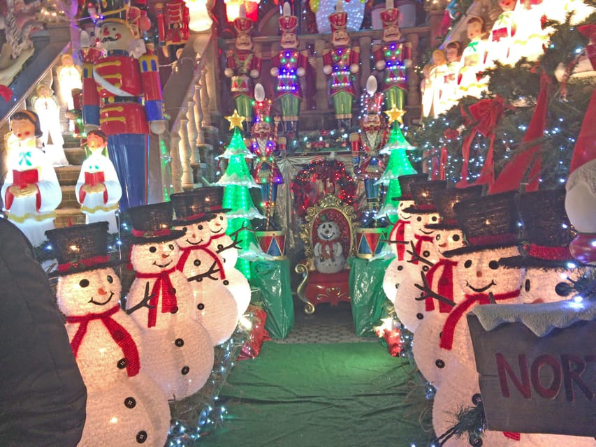 Brooklyn: Dyker Heights Christmas Walking Tour - The first 15 minutes: getting to the lights
