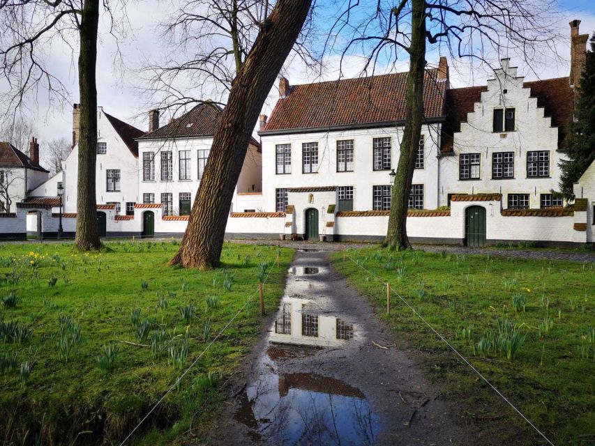 Bruges: Guided Walking Tour - Markt and the Belfort finish