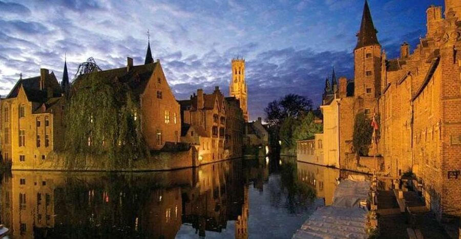 Bruges: Guided Walking Tour - Huidenvettersplein and the old trade quarters