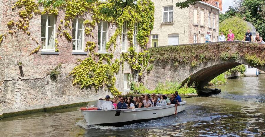 Bruges: Small Group Boat Cruise and Guided Walking Tour - From Markt to the Basilica of the Holy Blood