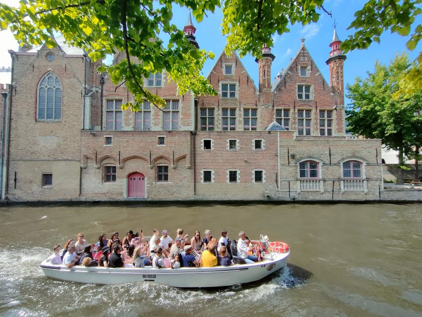 Bruges: Small Group Boat Cruise and Guided Walking Tour - Four Horsemen, Bonifacius Bridge, and Gruuthuse Palace