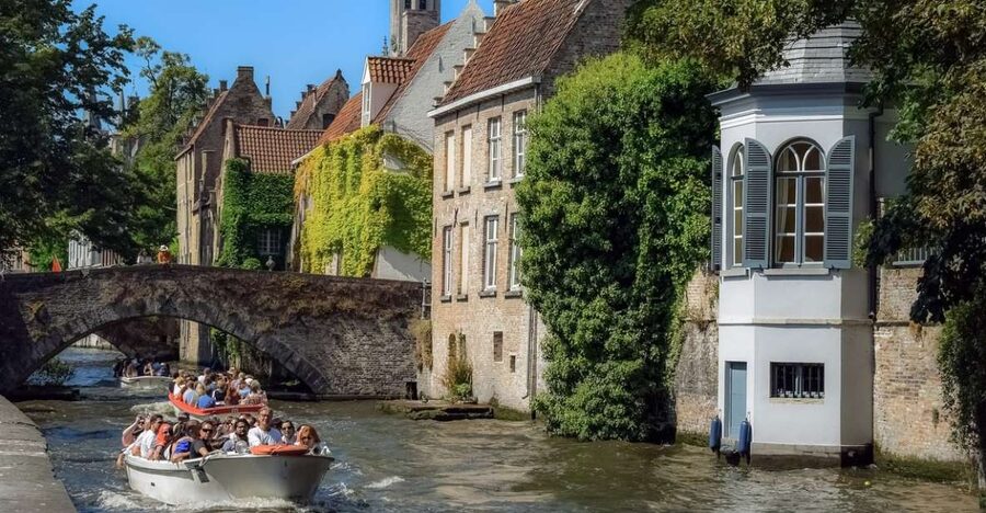 Bruges: Walking Tour, Canal Boat Trip w/Beer Tasting Option - Who Will Like This Tour Most?