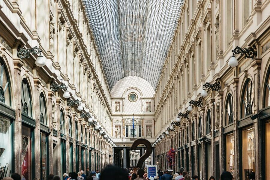 Brussels: City Highlights Walking and Tasting Tour - Guide style and group atmosphere