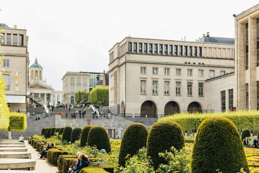Brussels: City Highlights Walking and Tasting Tour - Manneken Pis and a small statue with a large reputation