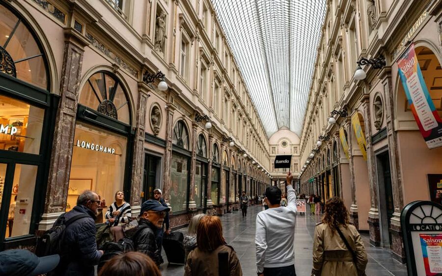 Brussels: Guided Walking Tour with Optional Beer Tasting - The guides and the style of the tour