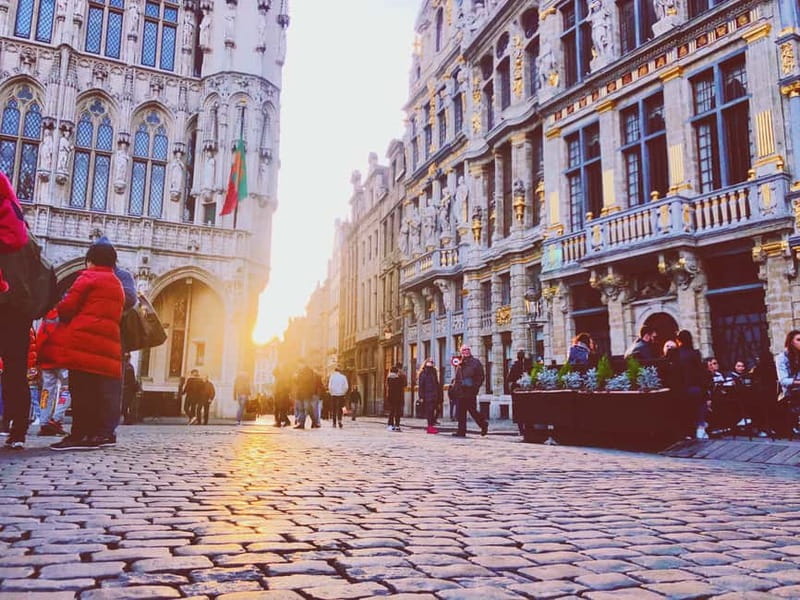 Brussels Highlights: Walking & Bus Tour with Waffle Tasting - Meeting the blue Brussels City Tours umbrella