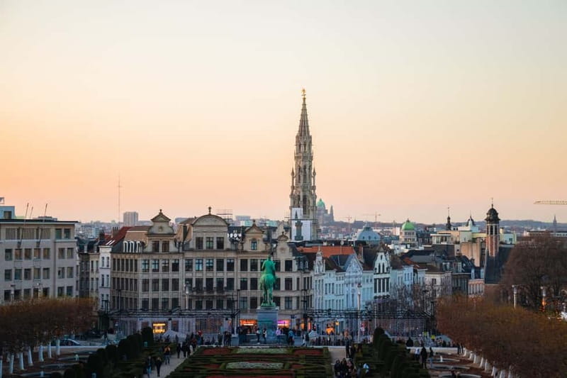 Brussels Highlights: Walking & Bus Tour with Waffle Tasting - Two hours by coach, with Brussels opening up around you