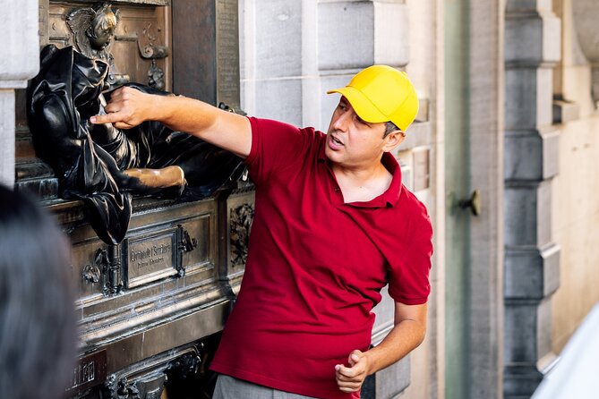 Brussels: Historical Walking Tour with Chocolate & Waffle Tasting - Brussels changes character at Place Royale