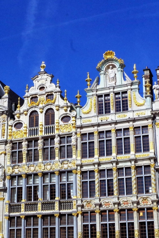 Brussels: Walking Food Tour with Chocolate, Beer, & Waffles - Guides, group feel, and pace
