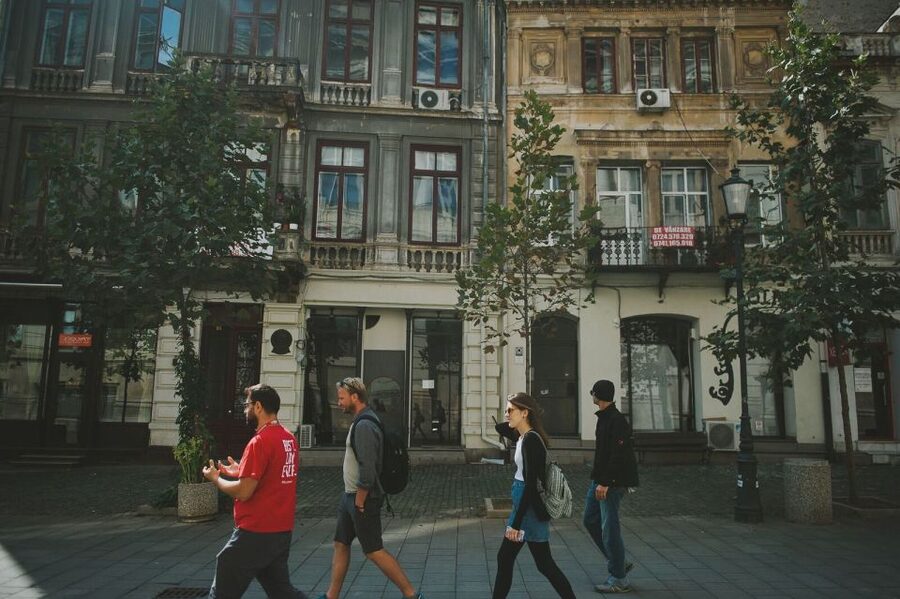 Bucharest: 3-Hour Walking Tour - Cărturești Carusel and the covrig stop