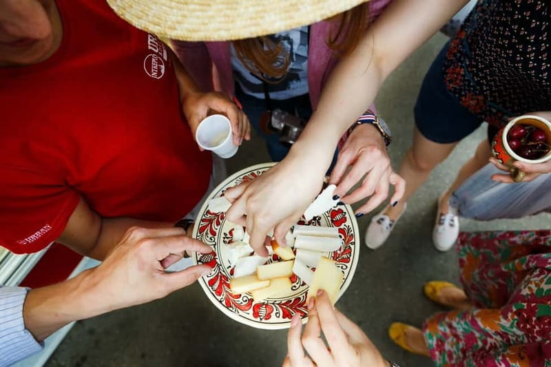 Bucharest: Hidden Markets Walking Tour with Tastings - Key points at a glance