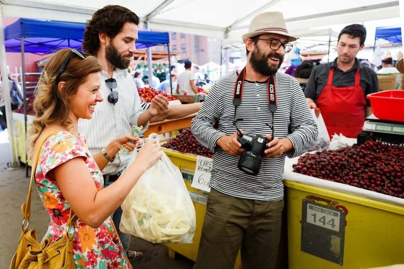 Bucharest: Hidden Markets Walking Tour with Tastings - Calea Moșilor and the tram ride