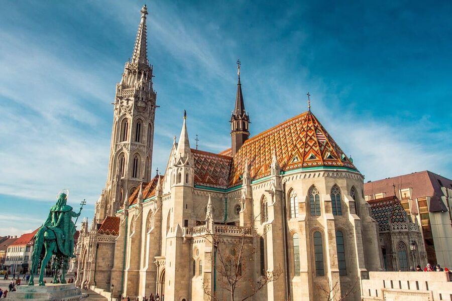 Buda Castle Walking Tour: Fishermans Bastion - Royal Palace - Sándor Palace and the finish at Savoyai Terrace