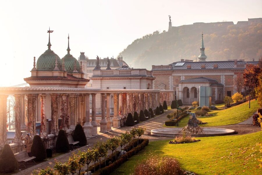 Budapest: 3-hour City Tour with Castle Walk + 1-hour Cruise - One morning or afternoon, three ways to see Budapest