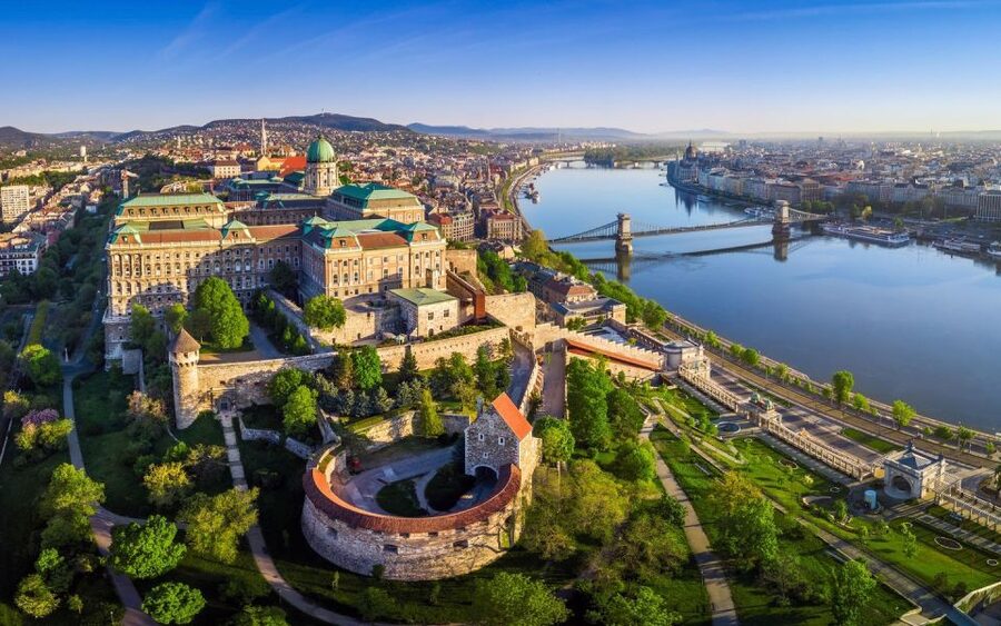 Budapest: 3-hour City Tour with Castle Walk + 1-hour Cruise - Gellért Hill and the wide Budapest view