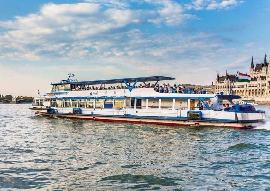 Budapest: 3-hour City Tour with Castle Walk + 1-hour Cruise - How much value do you get for $60?