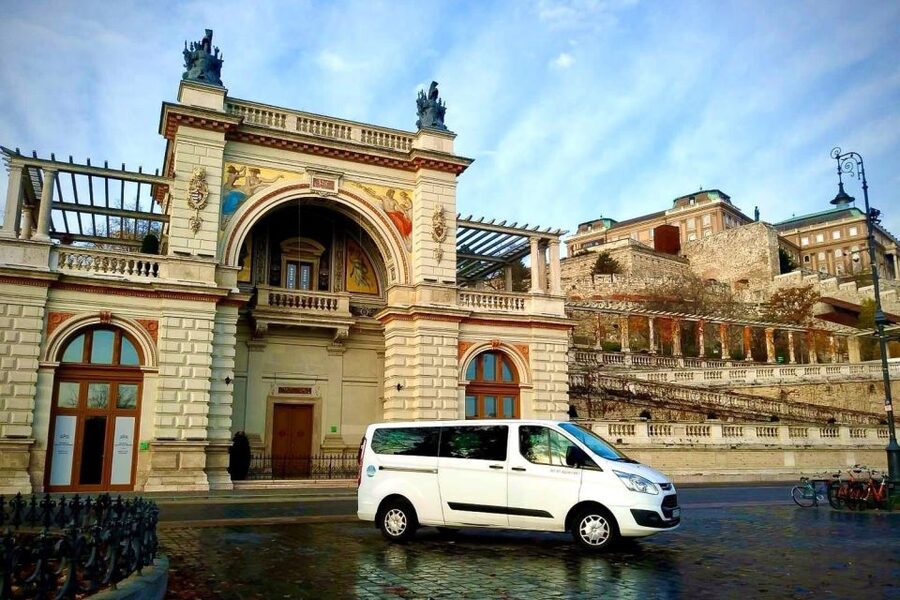 Budapest: 3-Hour Grand City Tour and Castle Walk - Key points at a glance